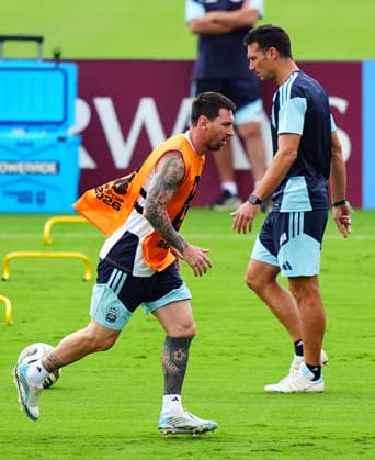 Argentina Training Session - FIFA World Cup, WM, Weltmeisterschaft, Fussball 2026 ATLANTA, GEORGIA - JULY 14: Argentina s Lionel Messi (front) attends the training session ahead of the FIFA World Cup 2026 Semi Final match against England in Atlanta, Georgia, United Staes on July 14, 2026. Evrim Aydin Anadolu Georgia United States. Editorial use only. Please get in touch for any other usage.  Copyright: x2026xAnadoluxEvrimxAydinx