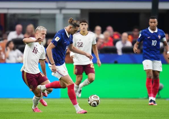 France v Spain - FIFA World Cup, WM, Weltmeisterschaft, Fussball 2026 - Semi Finals ARLINGTON, USA - JULY 14: Adrien Rabiot of France and Dani Olmo of Spain compete for the ball during the 2026 FIFA World Cup semi-final match between France and Spain at Dallas Stadium in Arlington, Texas, United States on July 14, 2026. Jose Hernandez Anadolu Texas United States. Editorial use only. Please get in touch for any other usage.  Copyright: x2026xAnadoluxJosexHernandezx