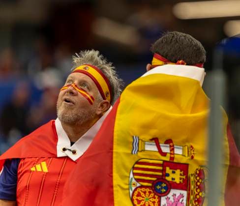 14.07.2026, Fussball Weltmeisterschaft 2026 in den USA, Halbfinale, Frankreich - Spanien, im AT&T Stadium (Dallas (Arlington)), Fans Spanien ***FIFA regulations prohibit any use of photographs as image sequences and or quasi-video. EDITORIAL USE ONLY*** *** July 14, 2026, 2026 FIFA World Cup in the U.S., Semifinal, France vs. Spain, at AT&T Stadium in Dallas, Arlington; Spanish fans ***FIFA regulations prohibit any use of photographs as image sequences and or quasi-video. EDITORIAL USE ONLY***