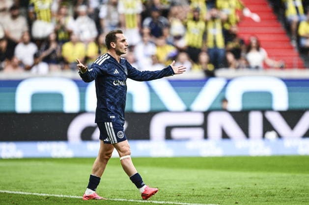 LASK Linz v Fenerbahce - Friendly LINZ, AUSTRIA - JULY 14: Fenerbahce’s Kerem Akturkoglu (C) in action during a friendly match against LASK Linz as part of Fenerbahce’s pre-season training camp at Raiffeisen Arena in Linz, Austria, on July 14, 2026. Agit Erdi Ulukaya Anadolu Linz Austria. Editorial use only. Please get in touch for any other usage.  Copyright: x2026xAnadoluxAgitxErdixUlukayax