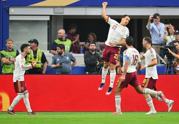FIFA World Cup, WM, Weltmeisterschaft, Fussball 2026 semifinals - France vs Spain Mikel Oyarzabal of Spain (C) celebrates with teammates after converting a penalty to score the 0-1 opening goal during the FIFA World Cup 2026 semifinals match France against Spain, in Dallas, USA, 14 July 2026. DALLAS United States  Copyright: xSAMxWASSONx