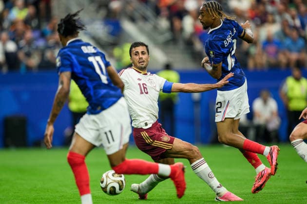 260714 Rodri of Spain and Bradley Barcola of France during the FIFA World Cup, WM, Weltmeisterschaft, Fussball 2026 semifinal football match between France and Spain on July 14, 2026 in Dallas. Photo: Joel Marklund BILDBYRAN kod JM JM0827 bbeng fotboll football soccer fotball vm fotbolls-vm fotball-vm fotbolls-vm 2026 fifa world cup 2026 semifinal france frankrike spain spanien *** July 14, 2026: Rodri of Spain and Bradley Barcola of France during the 2026 FIFA World Cup soccer semifinal match between France and Spain on July 14, 2026 in Dallas. Photo by Joel Marklund. BILDBYRAN code JM JM0827 bbeng soccer football soccer World Cup soccer World Cup 2026 FIFA World Cup 2026 semifinal France Spain  Copyright: JOELxMARKLUND BB260714JM032