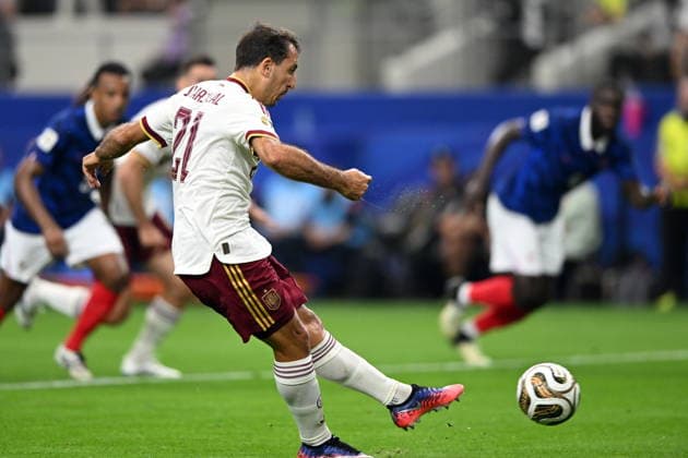 FIFA World Cup, WM, Weltmeisterschaft, Fussball 2026 semifinals - France vs Spain Mikel Oyarzabal of Spain scores the 0-1 goal from the penalty spot during the FIFA World Cup 2026 semifinals match France against Spain, in Dallas, Texas, USA, 14 July 2026. DALLAS United States  Copyright: xALBERTxPENAx