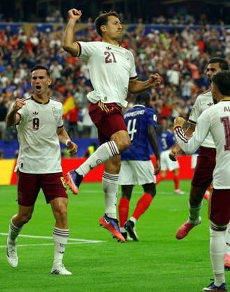 FIFA World Cup, WM, Weltmeisterschaft, Fussball 2026 semifinals - France vs Spain Mikel Oyarzabal of Spain celebrates with teammates after scoring the 1-0 by penalty during the FIFA World Cup 2026 semifinals match France against Spain, in Dallas, USA, 14 July 2026. DALLAS United States  Copyright: xCHRISTOPHERxNEUNDORFx