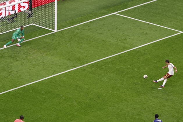 FIFA World Cup, WM, Weltmeisterschaft, Fussball 2026 semifinals - France vs Spain Mikel Oyarzabal (R) of Spain scores the 1-0 goal from the penalty spot during the FIFA World Cup 2026 semifinals match France against Spain, in Dallas, USA, 14 July 2026. DALLAS United States  Copyright: xSHAWNxTHEWx