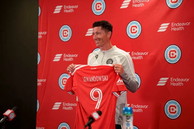 Robert Lewandowski seen during Robert Lewandowski and Chicago Fire press conference, PK, Pressekonferenz (Martin Murillo Ball Raw Images) Loule Estadio Algarve Portugal Copyright: xMartinxMurillox martinmurillo_chicago_lewandowski_conference_2627-3