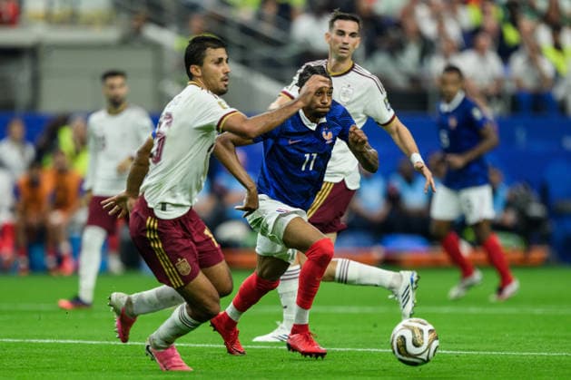 260714 Rodri of Spain and Michael Olise of France during the FIFA World Cup, WM, Weltmeisterschaft, Fussball 2026 semifinal football match between France and Spain on July 14, 2026 in Dallas. Photo: Joel Marklund BILDBYRAN kod JM JM0827 bbeng fotboll football soccer fotball vm fotbolls-vm fotball-vm fotbolls-vm 2026 fifa world cup 2026 semifinal france frankrike spain spanien *** July 14, 2026: Rodri of Spain and Michael Olise of France during the 2026 FIFA World Cup soccer semifinal match between France and Spain on July 14, 2026 in Dallas. Photo by Joel Marklund, BILDBYRAN. Code: JM JM0827 bbeng soccer football soccer World Cup soccer World Cup 2026 FIFA World Cup 2026 semifinal France Spain  Copyright: JOELxMARKLUND BB260714JM041