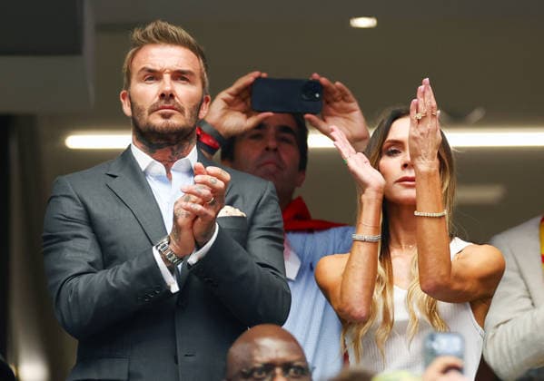 Sport Themen der Woche KW29 David Beckham and his wife Victoria Beckham watch a semi-final FIFA World Cup, WM, Weltmeisterschaft, Fussball match between France and Spain at Dallas Stadium in Dallas, Texas, on Tuesday, July 14, 2026.  DAL20260714905 CHRISTIANxBRUNSKILL