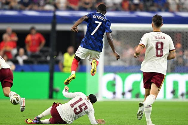 FIFA World Cup, WM, Weltmeisterschaft, Fussball 2026 semifinals - France vs Spain Alex Baena of Spain (on the ground) in action against Ousmane Dembele of France during the FIFA World Cup 2026 semifinals match France against Spain, in Dallas, Texas, USA, 14 July 2026. DALLAS United States  Copyright: xALBERTxPENAx