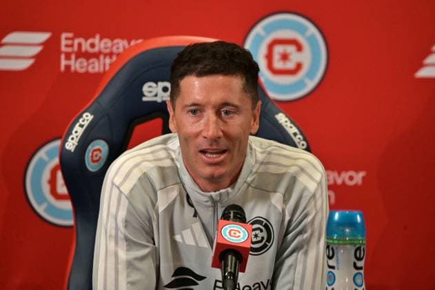 Chicago Fire FC introduces Robert Lewandowski CHICAGO, ILLINOIS - JULY 14: Robert Lewandowski speaks during a press conference, PK, Pressekonferenz after being introduced by the Chicago Fire FC at Endeavor Health Performance Center in Chicago, Illinois on July 14, 2026. Jacek Boczarski Anadolu Illinois United States. Editorial use only. Please get in touch for any other usage.  Copyright: x2026xAnadoluxJacekxBoczarskix
