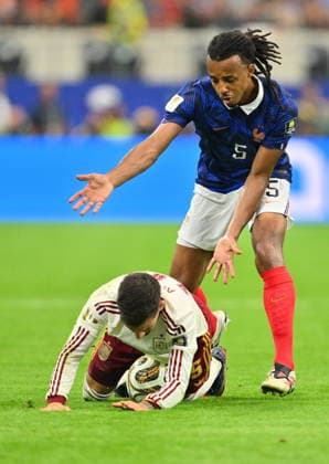 FIFA World Cup, WM, Weltmeisterschaft, Fussball 2026 semifinals - France vs Spain Alex Baena of Spain (L) and Jules Kounde of France in action during the FIFA World Cup 2026 semifinals match France against Spain, in Dallas, USA, 14 July 2026. DALLAS United States  Copyright: xSAMxWASSONx