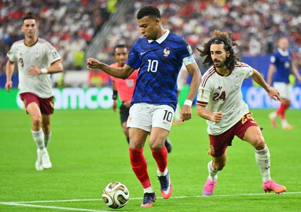 FIFA World Cup, WM, Weltmeisterschaft, Fussball 2026 semifinals - France vs Spain Kylian Mbappe of France (C) and Marc Cucurella of Spain (R) in action during the FIFA World Cup 2026 semifinals match France against Spain, in Dallas, USA, 14 July 2026. DALLAS United States  Copyright: xSAMxWASSONx