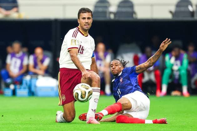 RECORD DATE NOT STATED FIFA World Cup, WM, Weltmeisterschaft, Fussball 2026 - Semifinal - France v Spain Rodri player of Spain and Michael Olise player of France during the FIFA World Cup semifinal match between France and Spain, at Dallas Stadium, in Texas, United States, on Tuesday, July 14, 2026.(Foto: William Volcov Brazil Photo Press IMAGO) Sports Arlington TX United States Copyright: xWILLIAMxVOLCOVx