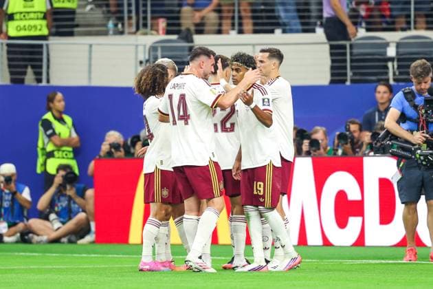 RECORD DATE NOT STATED FIFA World Cup, WM, Weltmeisterschaft, Fussball 2026 - Semifinal - France v Spain Mikel Oyarzabal player of Spain celebrates his goal with teammates during the FIFA World Cup semifinal match between France and Spain, at Dallas Stadium, in Texas, United States, on Tuesday, July 14, 2026.(Foto: William Volcov Brazil Photo Press IMAGO) Sports Arlington TX United States Copyright: xWILLIAMxVOLCOVx