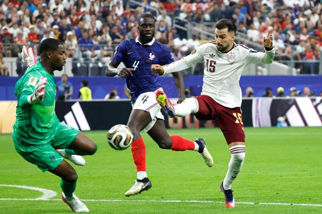 Mike Maignan (L) and Dayot Upamecano (C) of France vies for the ball with Alex Baena (R) of Spain during a 2026 FIFA World Cup, WM, Weltmeisterschaft, Fussball semifinal match between France and Spain at AT&T stadium in Arlington, United States, 14 July 2026. FIFA World Cup 2026 Semifinal: France - Spain !ACHTUNG: NUR REDAKTIONELLE NUTZUNG!  Copyright: xLavandeiraxJrx GR2076 20260714-55020893998_1