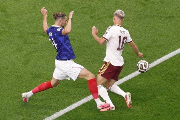 FIFA World Cup, WM, Weltmeisterschaft, Fussball 2026 semifinals - France vs Spain epaselect Adrien Rabiot of France (L) fouls Dani Olmo of Spain during the FIFA World Cup 2026 semifinals match France against Spain, in Dallas, USA, 14 July 2026. DALLAS United States  Copyright: xSHAWNxTHEWx