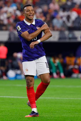 July 14, 2026, Arlington, Texas, USA: France forward KYLIAN MBAPPE (10) smiles during the 2026 FIFA World Cup, WM, Weltmeisterschaft, Fussball Semifinal match between France and Spain at Dallas Stadium on July 14, 2026. David Ballering II ADM Newswire ZUMA Press Wire Arlington USA - ZUMAa325 20260714_zsa_a325_008 Copyright: xDavidxBalleringxIix