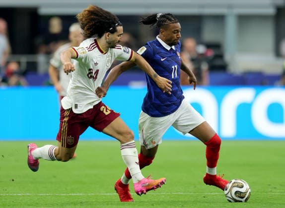 France v Spain: Semi Final - FIFA World Cup, WM, Weltmeisterschaft, Fussball 2026 Marc Cucurella of Spain and Michael Olise of France challenge during the FIFA World Cup 2026 Semi Final match between France and Spain at Dallas Stadium on July 14, 2026 in Arlington, United States. Arlington Dallas Stadium TX United States Copyright: xAllstarxPicturexLibraryxLtdx