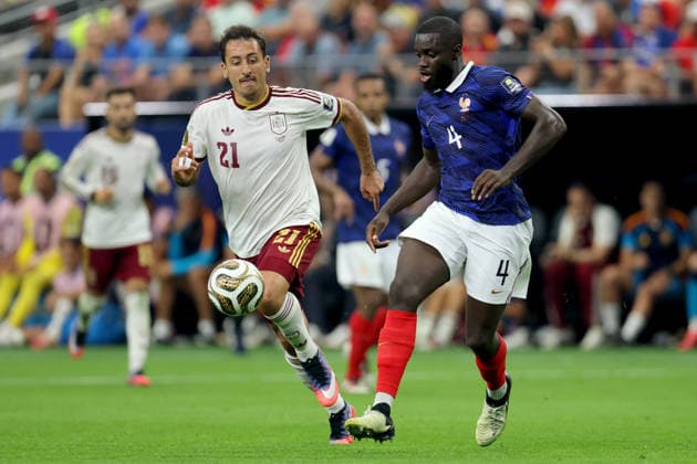 France v Spain: Semi Final - FIFA World Cup, WM, Weltmeisterschaft, Fussball 2026 Mikel Oyarzabal of Spain and Dayot Upamecano of France challenge during the FIFA World Cup 2026 Semi Final match between France and Spain at Dallas Stadium on July 14, 2026 in Arlington, United States. Arlington Dallas Stadium TX United States Copyright: xAllstarxPicturexLibraryxLtdx