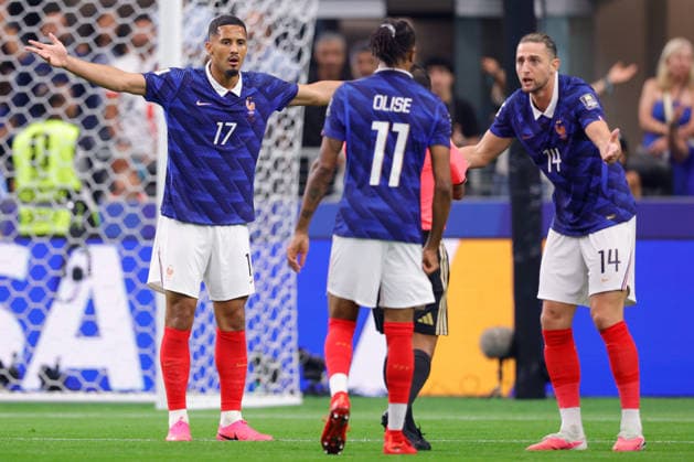 July 14, 2026, Arlington, Texas, USA: France defender WILLIAM SALIBA (17) questions a call during the 2026 FIFA World Cup, WM, Weltmeisterschaft, Fussball Semifinal match between France and Spain at Dallas Stadium on July 14, 2026. David Ballering II ADM Newswire ZUMA Press Wire FIFA World Cup 2026 - France:Spain  - ZUMAa325 20260714_zsa_a325_016 Copyright: xDavidxBalleringxIix
