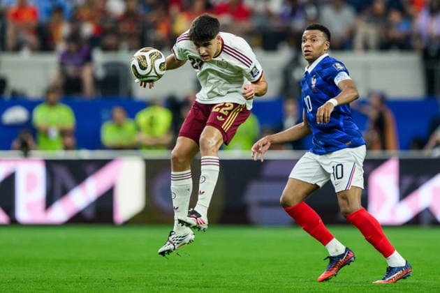 260714 Pau Cubarsi of Spain and Kylian Mbappe of France during the FIFA World Cup, WM, Weltmeisterschaft, Fussball 2026 semifinal football match between France and Spain on July 14, 2026 in Dallas. Photo: Joel Marklund BILDBYRAN kod JM JM0827 bbeng fotboll football soccer fotball vm fotbolls-vm fotball-vm fotbolls-vm 2026 fifa world cup 2026 semifinal france frankrike spain spanien *** July 14, 2026: Pau Cubarsi of Spain and Kylian Mbappé of France during the 2026 FIFA World Cup soccer semifinal match between France and Spain on July 14, 2026 in Dallas. Photo by Joel Marklund, BILDBYRAN. Code: JM JM0827 bbeng soccer football soccer World Cup soccer World Cup 2026 FIFA World Cup 2026 semifinal France Spain  Copyright: JOELxMARKLUND BB260714JM081