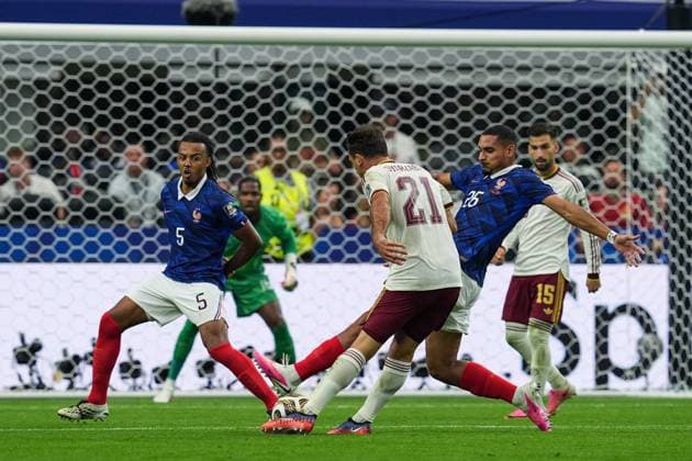 Mikel Oyarzabal of Spain shoots at goal France v Spain, 2026 FIFA World Cup, WM, Weltmeisterschaft, Fussball Semi-final, Football, Dallas Stadium, Arlington, Texas, USA - 14 Jul 2026Arlington Dallas Stadium Texas (TX) United States of America  Copyright: xIsmaelxAdnan Shutterstockx 16991340ch