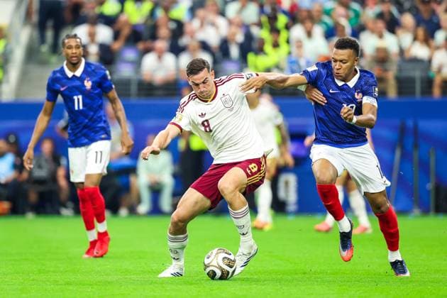 RECORD DATE NOT STATED FIFA World Cup, WM, Weltmeisterschaft, Fussball 2026 - Semifinal - France v Spain Fabian Ruiz player of Spain and Kylian Mbappe player of France during the FIFA World Cup semifinal match between France and Spain, at Dallas Stadium, in Texas, United States, on Tuesday, July 14, 2026.(Foto: William Volcov Brazil Photo Press IMAGO) Sports Arlington TX United States Copyright: xWILLIAMxVOLCOVx