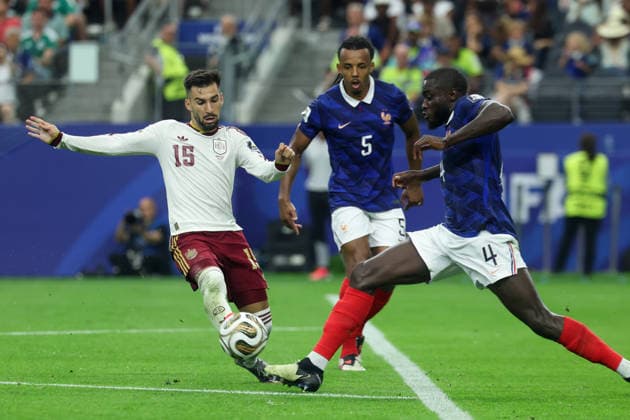 ARLINGTON, TX - JULY 14: Dayot Upamecano 4 of France kicks the ball away from Alex Baena 15 of Spain during the FIFA World Cup, WM, Weltmeisterschaft, Fussball 2026 Semi-Final match between France and Spain on July 14, 2026, at Dallas Stadium in Arlington, Texas. (Photo by David Buono Icon Sportswire) SOCCER: JUL 14 FIFA World Cup 26 Semi-Final- France vs Spain EDITORIAL USE ONLY Icon260714031