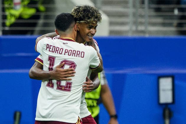 260714 Pedro Porro and Lamine Yamal of Spain celebrate after 0-2 during the FIFA World Cup, WM, Weltmeisterschaft, Fussball 2026 semifinal football match between France and Spain on July 14, 2026 in Dallas. Photo: Joel Marklund BILDBYRAN kod JM JM0827 bbeng fotboll football soccer fotball vm fotbolls-vm fotball-vm fotbolls-vm 2026 fifa world cup 2026 semifinal france frankrike spain spanien jubel *** July 14, 2026: Pedro Porro and Lamine Yamal of Spain celebrate after the score was 0–2 during the 2026 FIFA World Cup soccer semifinal match between France and Spain on July 14, 2026 in Dallas. Photo by Joel Marklund, BILDBYRAN. Code: JM JM0827 bbeng soccer football soccer World Cup soccer World Cup 2026 FIFA World Cup 2026 semifinal France Spain celebration  Copyright: JOELxMARKLUND BB260714JM085