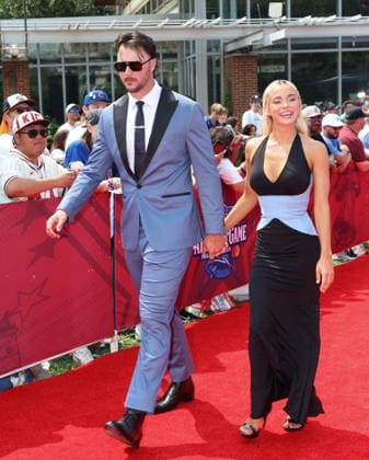 Paul Skenes 30 of the Pittsburgh Pirates and Livvy Dunne arriver on the red carpet at the 2026 MLB, Baseball Herren, USA All Star Red Carpet Show in Philadelphia, Pennsylvania, on Tuesday, July 14, 2026.  PHI202607142002 LAURENCExKESTERSON