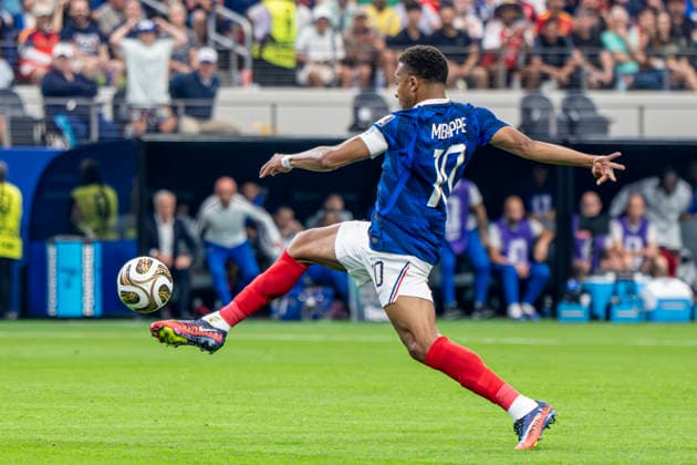 Kylian Mbappe of France controls the ball during the match between France and Spain, valid for the semi-final of the 2026 FIFA World Cup, WM, Weltmeisterschaft, Fussball held at AT&T Stadium in Dallas, Texas, United States. Richard Callis Fotoarena (Richard Callis SPP)  Copyright: xRichardxCallisx xSPPx spp-en-RiCa-2984551