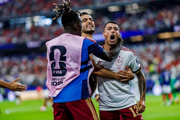 France vs Spain - FIFA World Cup, WM, Weltmeisterschaft, Fussball 2026 - 14 07 2026 Pedro Porro of Spain celebrating his goal with his teammates during the FIFA World Cup 2026 semi finals match between France and Spain at Dallas Stadium on July 14, 2026 in Arlington, Texas, Estados Unidos Arlington Estados Unidos Copyright: xPGSxPhotoxAgencyx