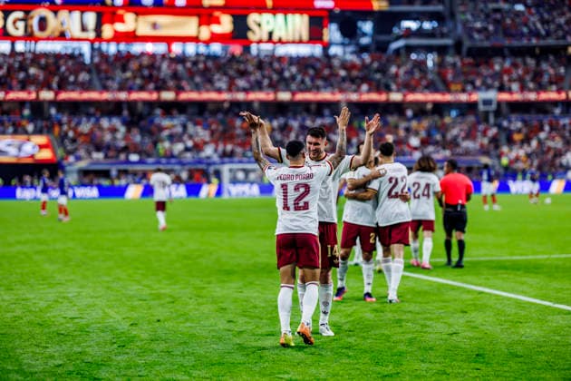 France vs Spain - FIFA World Cup, WM, Weltmeisterschaft, Fussball 2026 - 14 07 2026 Pedro Porro of Spain celebrating his goal with his teammates during the FIFA World Cup 2026 semi finals match between France and Spain at Dallas Stadium on July 14, 2026 in Arlington, Texas, Estados Unidos Arlington Estados Unidos Copyright: xPGSxPhotoxAgencyx