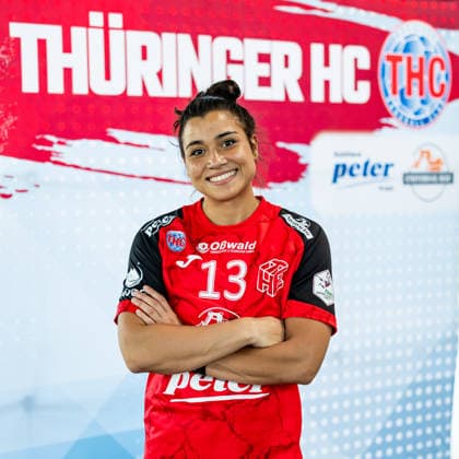 08.07.2026, GER, Handball, Frauen, Saison 2026 2027, Alsco 1.Bl, Thueringer HC Pressetermin Mannschaftsfoto Giulia Guarieiro (Thueringer HC,13) 99974 Mühlhausen Automobile Peter GmbH - Peugeot Thüringen Deutschland *** July 8, 2026, GER, Handball, Women, 2026–2027 Season, Alsco 1st Division, Thueringer HC Press Event, Team Photo: Giulia Guarieiro, Thueringer HC, 13 99974 Mühlhausen, Automobile Peter GmbH, Peugeot Thuringia, Germany