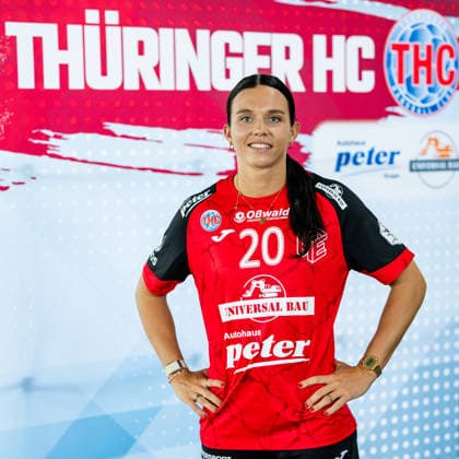 08.07.2026, GER, Handball, Frauen, Saison 2026 2027, Alsco 1.Bl, Thueringer HC Pressetermin Mannschaftsfoto Jana Leonie Scheib (Thueringer HC,20) 99974 Mühlhausen Automobile Peter GmbH - Peugeot Thüringen Deutschland *** July 8, 2026, GER, Handball, Women, 2026–2027 Season, Alsco 1st Division, Thueringer HC Press Event Team Photo: Jana Leonie Scheib, Thueringer HC, 20 99974 Mühlhausen, Automobile Peter GmbH, Peugeot Thuringia, Germany