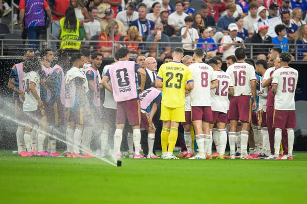Fußball, WM 2026, 20260714, Frankreich - Spanien. Im Bild Spanien während, Trinkpause Pause Unterbrechung. Dallas Dallas-Stadion Texas Vereinigte Staaten von Amerika *** Soccer, 2026 World Cup, 20260714, France vs. Spain. Pictured: Spain during a water break, pause, interruption at Dallas Stadium in Dallas, Texas, United States of America Copyright: Passion2Press MarkusxFischerx