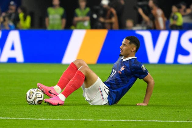 Fußball, WM 2026, 20260714, Frankreich - Spanien. Im Bild William SALIBA (Frankreich, 17) angeschlagen am Boden. Dallas Dallas-Stadion Texas Vereinigte Staaten von Amerika *** Soccer, 2026 World Cup, 20260714, France vs. Spain. Pictured: William SALIBA of France, 17, injured on the ground at Dallas Stadium in Dallas, Texas, United States of America Copyright: Passion2Press MarkusxFischerx