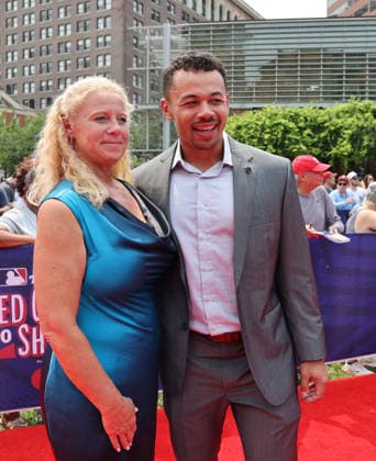 Willson Contreras 40 of the Boston Red Sox arrives on the red carpet at the 2026 MLB, Baseball Herren, USA All Star Red Carpet Show in Philadelphia, Pennsylvania, on Tuesday, July 14, 2026.  PHI202607142081 LAURENCExKESTERSON
