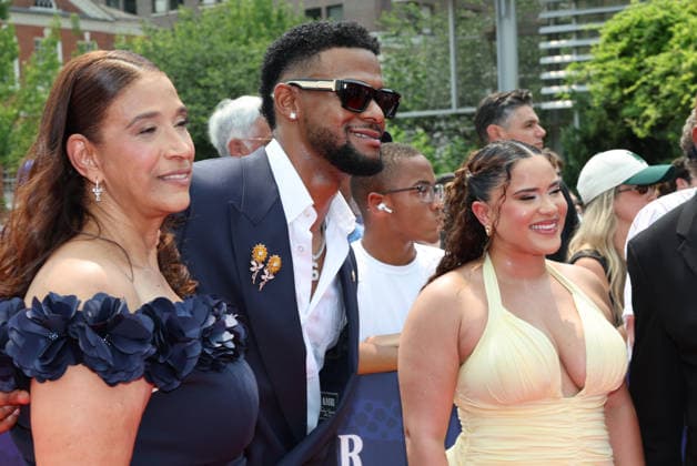 Otto Lopez 6 of the Miami Marlins and family arrives on the red carpet at the 2026 MLB, Baseball Herren, USA All Star Red Carpet Show in Philadelphia, Pennsylvania, on Tuesday, July 14, 2026.  PHI202607142051 LAURENCExKESTERSON