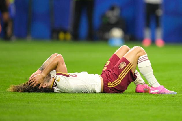 Fußball, WM 2026, 20260714, Frankreich - Spanien. Im Bild Marc CUCURELLA (Spanien, 24) angeschlagen am Boden. Dallas Dallas-Stadion Texas Vereinigte Staaten von Amerika *** Soccer, 2026 World Cup, 20260714, France vs. Spain. Pictured: Marc CUCURELLA of Spain, 24, injured on the ground at Dallas Stadium in Dallas, Texas, United States of America Copyright: Passion2Press MarkusxFischerx