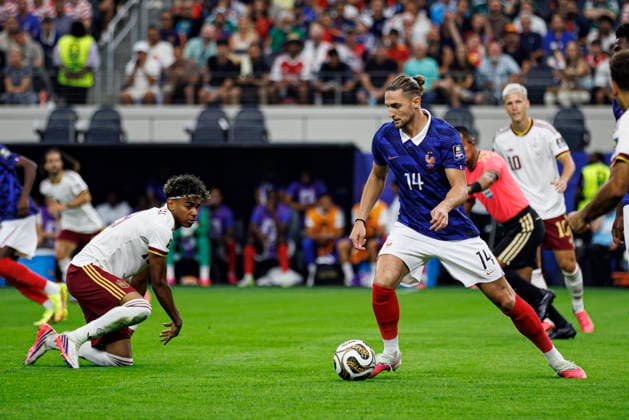Lamine Yamal and Adrien Rabiot seen during FIFA World Cup, WM, Weltmeisterschaft, Fussball 2026 semifinal game between national teams of France and Spain (Grzegorz Wajda Ball Raw Images) Arlington Dallas Stadium USA Copyright: xGrzegorzxWajdax grzegorzwajda_france_spain_26-88