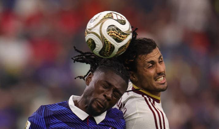 US Soccer World Cup France - Spain 9205620 14.07.2026 France s Manu Kone and Spain s Rodri clash heads as they struggle for the ball in the air during the FIFA World Cup, WM, Weltmeisterschaft, Fussball 2026 semi-final soccer match between France and Spain at Dallas Stadium in Arlington, Texas, United States. Nafis Sirazetdinov Sputnik Arlington Texas USA  Copyright: xNafisxSirazetdinovx