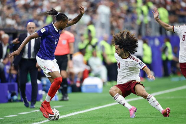 Michael Olise (L) from France vies the ball with Marc Cucurella from Spain during a 2026 FIFA World Cup, WM, Weltmeisterschaft, Fussball semifinal match between France and Spain at AT&T stadium in Arlington, United States, 14 July 2026. FIFA World Cup 2026 Semifinal: France - Spain !ACHTUNG: NUR REDAKTIONELLE NUTZUNG!  Copyright: xCarlosxRamírezx GR2116 20260714-55020894418_1