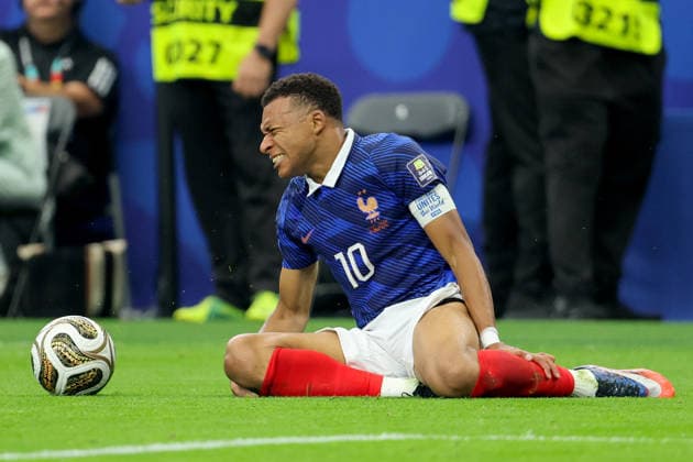 France v Spain: Semi Final - FIFA World Cup, WM, Weltmeisterschaft, Fussball 2026 Kylian Mbappe of France looks dejected looks injured the FIFA World Cup 2026 Semi Final match between France and Spain at Dallas Stadium on July 14, 2026 in Arlington, United States. Arlington Dallas Stadium TX United States Copyright: xAllstarxPicturexLibraryxLtdx