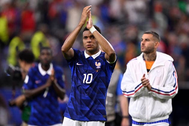 2026-07-14 France v Spain - Semi Final - FIFA World Cup, WM, Weltmeisterschaft, Fussball 2026 ARLINGTON, UNITED STATES - JULY 14: Kylian Mbappe of France applauds for the fans during the Semi Final - FIFA World Cup 2026 match between France and Spain at Dallas Stadium on July 14, 2026 in Arlington, Texas. (Photo by Pablo Morano BSR Agency) Arlington United States Content not available for redistribution in The Netherlands directly or indirectly through any third parties. Copyright: xBSRxAgencyx