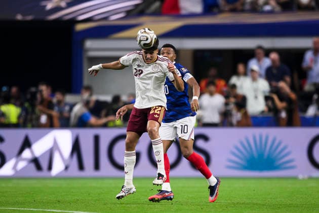 France v Spain - FIFA World Cup, WM, Weltmeisterschaft, Fussball 2026 Pau Cubarsi of Spain competes for a header with Kylian Mbappe of France during the FIFA World Cup 2026 semi final football match between France and Spain. Arlington United States Copyright: xNicolòxCampox