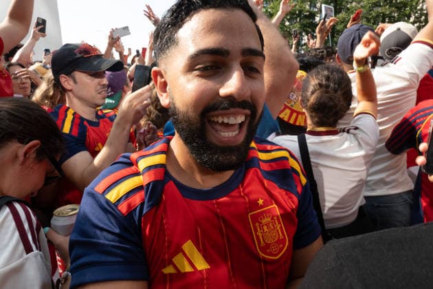 July 14, 2026, New York, New York, USA: Spain fans react and cheer at the Hudson Yards viewing area as Spain defeats France 2-0 in the World Cup Semifinals on July 14, 2026 in New York. New York USA - ZUMAb148 20260714_zap_b148_009 Copyright: xBryanxSmithx
