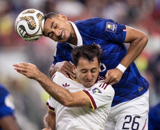 Maxence Lacroix of France (L) heads the ball under pressure from Mikel Oyarzabal of Spain (R) during a FIFA Men’s World Cup 2026 semi-final football match between France and Spain at Dallas Stadium, in Arlington on July 14th 2026 (Photo by Ricardo Nogueira SPP)  Copyright: xRicardoxNogueira SPPx Sportspressphoto_SPR190817