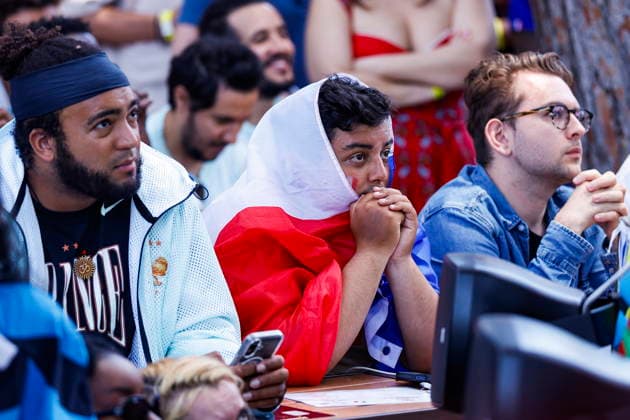 People watch the Spain vs France at a watch party in Los Angeles French football supporters react as they watch the FIFA World Cup, WM, Weltmeisterschaft, Fussball 2026 semifinal match between France and Spain during a public watch party at The Penmar in Los Angeles, California, USA, 14 July 2026 LOS ANGELES CALIFORNIA UNITED STATES  Copyright: xCHRISxTORRESx