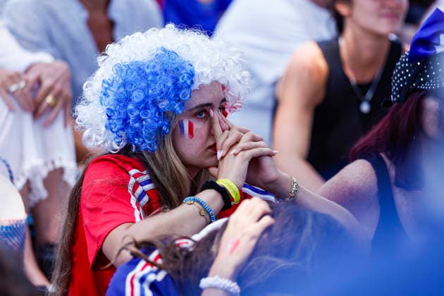 People watch the Spain vs France at a watch party in Los Angeles French football supporters react as they watch the FIFA World Cup, WM, Weltmeisterschaft, Fussball 2026 semifinal match between France and Spain during a public watch party at The Penmar in Los Angeles, California, USA, 14 July 2026 LOS ANGELES CALIFORNIA UNITED STATES  Copyright: xCHRISxTORRESx